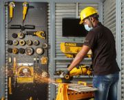 ΓΩΝΙΑΚΟΣ ΤΡΟΧΟΣ ΜΕΓΑΛΟΣ DWE4579 230mm 2600W©