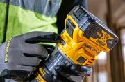 DeWalt Ρούτερ Βυθιζόμενο Μπαταρίας 18V XR Li-Ion Brushless (Solo) με Βαλίτσα TSTAK DCW604NT