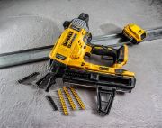 Dewalt Καρφωτικό Σκυροδέματος Brushless 18V για Καρφιά 15° (2x5.0Ah) - DCN890P2-QW