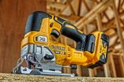 Dewalt  Σέγα 18V Brushless (Χωρίς Μπαταρία & φορτιστή) με βαλίτσα DCS334NT