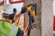 Black & Decker Μηχανή Φινιρίσματος 18V Λιθίου 28cm 1 x 2Ah STC1820PC